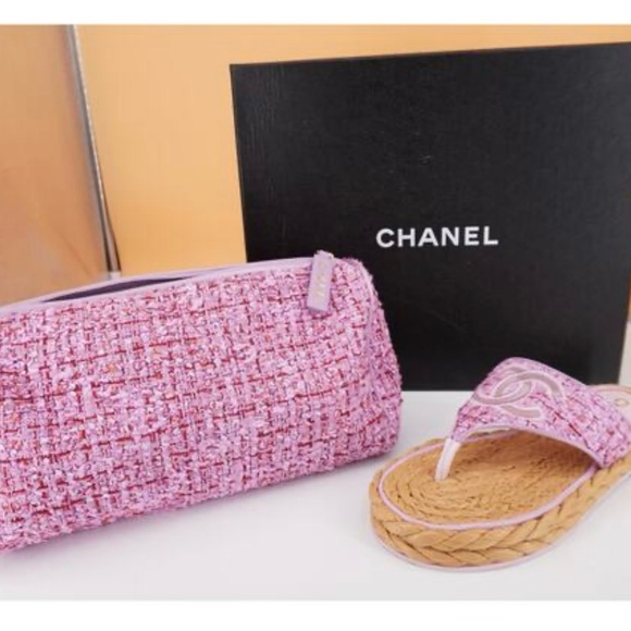 CHANEL Pink Tweed Cosmetic Pouch - Picture 14 of 14